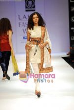 Model walks the ramp for Rehane Show at Lakme Winter fashion week day 4 on 20th Sept 2010 (44).JPG